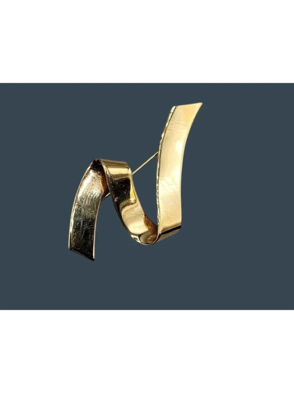Vintage Monet Wavy Ribbon Brooch Shiny Polished Modernist Zig Zag Gold Tone Pin